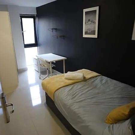 3 Bed Samara Cosy With Pool Table Apartment Leeds (West Yorkshire)