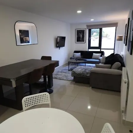 Apartment 3 Bed Samara Cosy With Pool Table