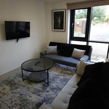 3 Bed Samara Cosy With Pool Table Apartment *