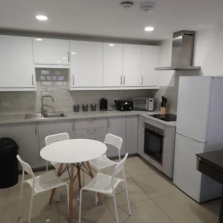 Apartment 3 Bed Samara Cosy With Pool Table *